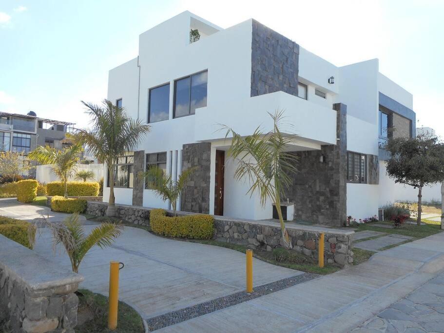 Hermosa Casa En Orilla Del Lago -Zona De Villedos- San Cristobal Zapotitlan المظهر الخارجي الصورة